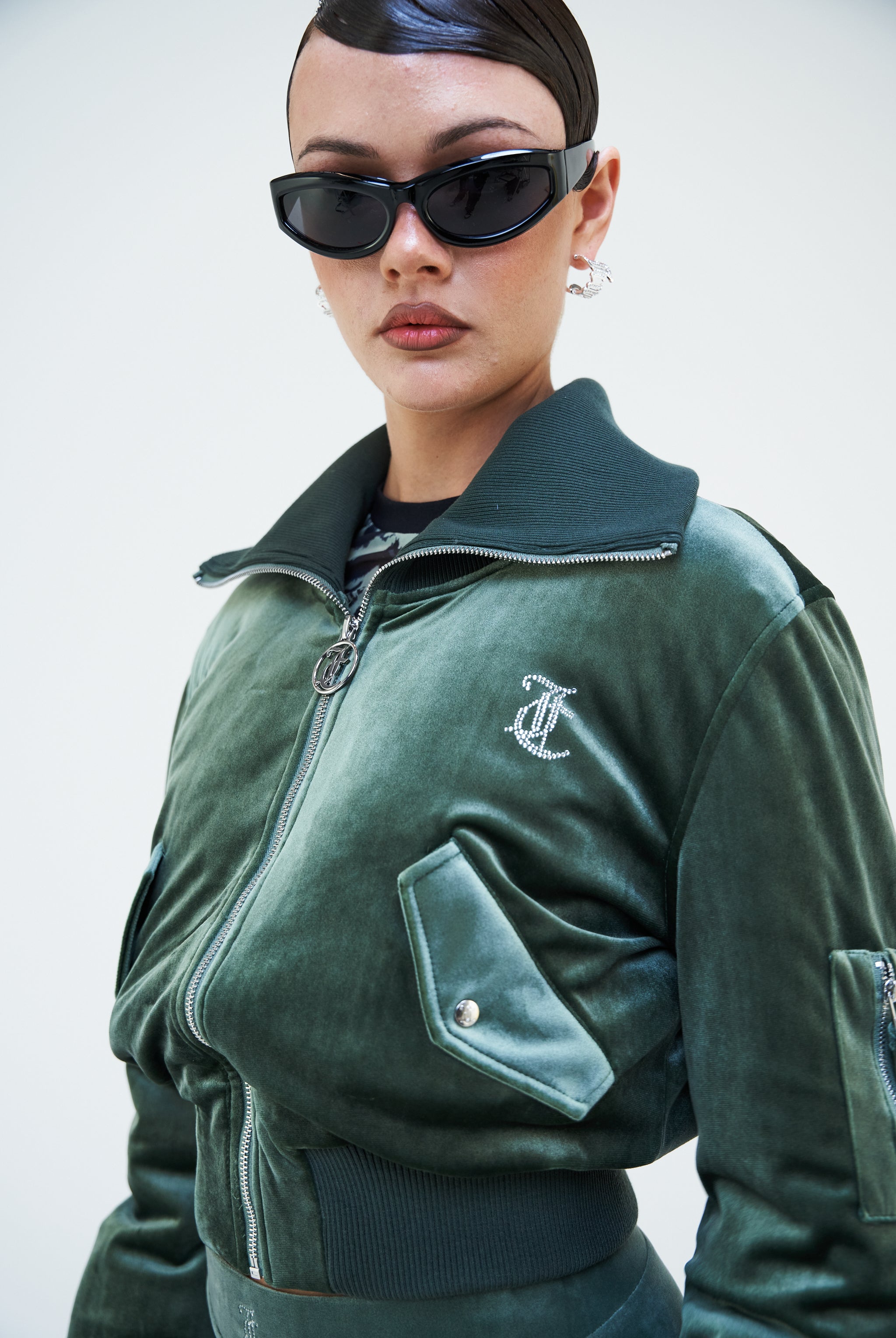 THYME VELOUR BOMBER JACKET – M Green THYME VELOUR BOMBER JACKET – M Green