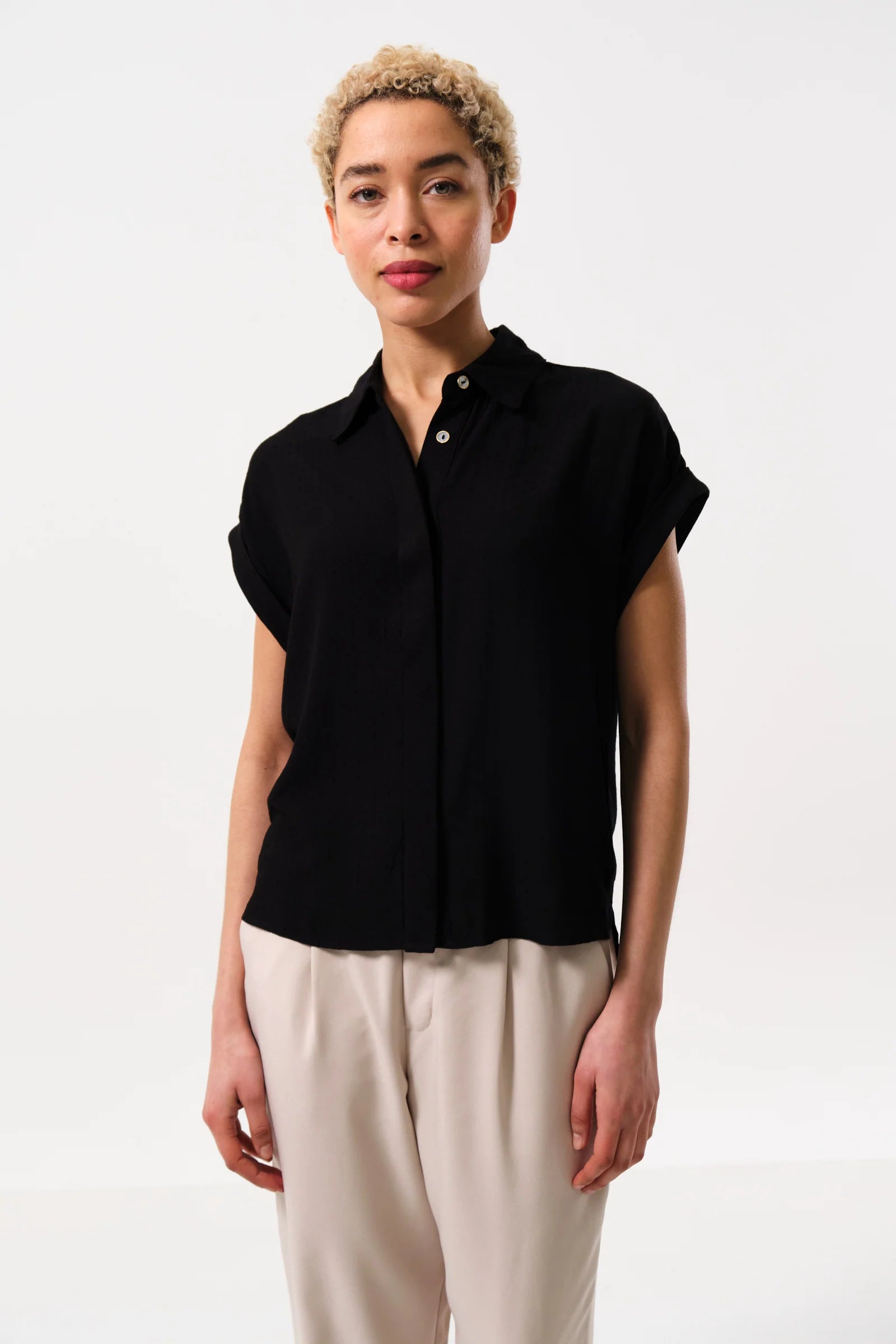 Abinaya Short Sleeved Shirt Black – Black