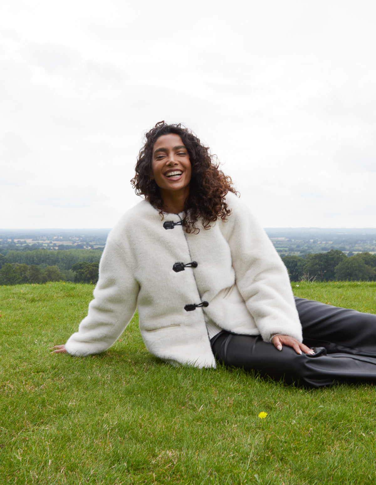 Collarless Toggle Detail Faux Fur Jacket – M CREAM Collarless Toggle Detail Faux Fur Jacket – M CREAM