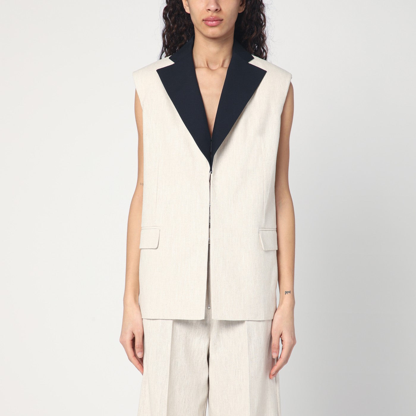 Linen waistcoat with open back Linen waistcoat with open back