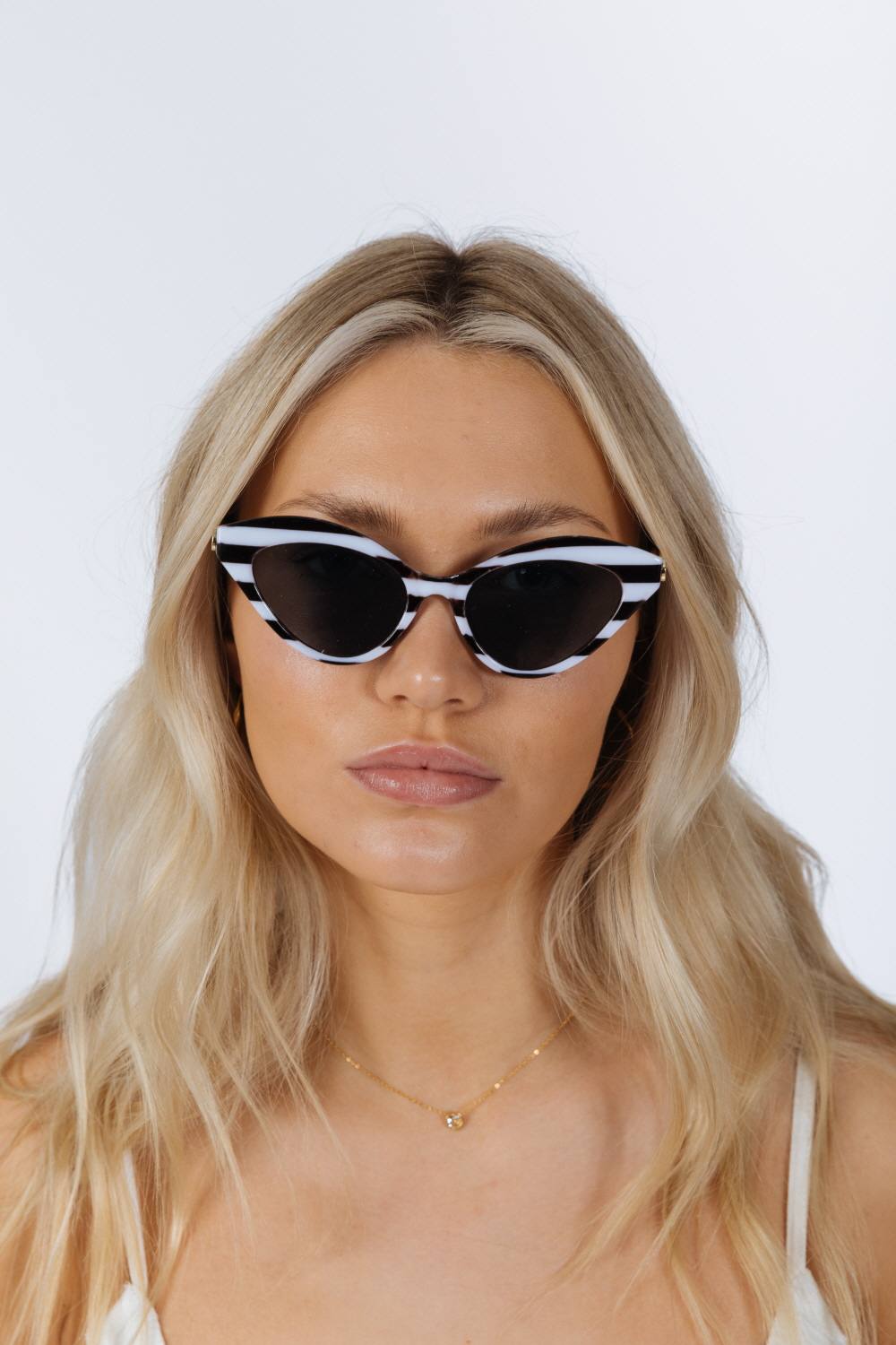 Svnx Cat-Eye Sunglasses In Black White Stripe In Brown Svnx Cat-Eye Sunglasses In Black White Stripe In Brown