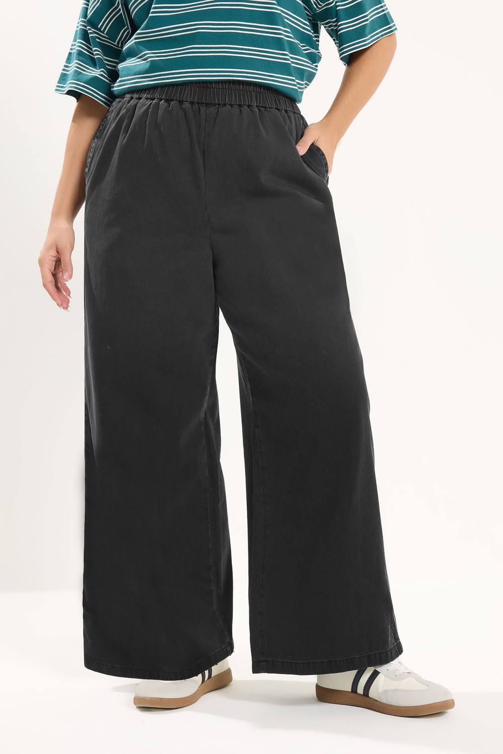 Yours Wide Leg Pull On Jeans In Black