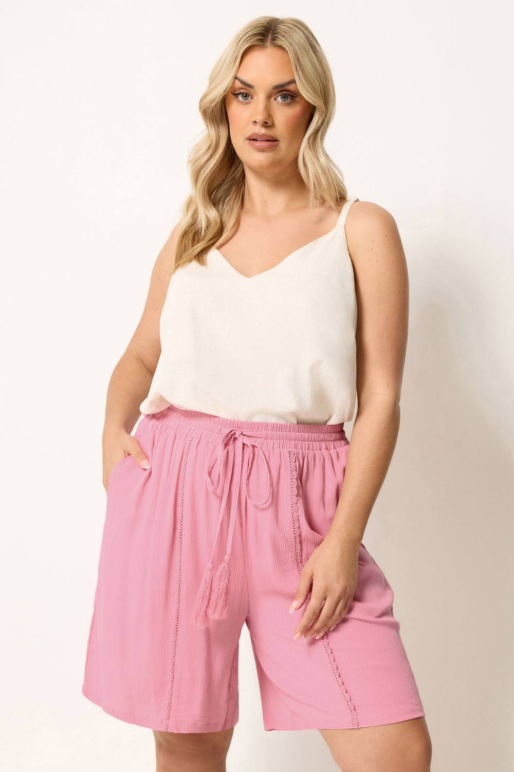 Yours Scallop Trim Shorts In Baby Pink