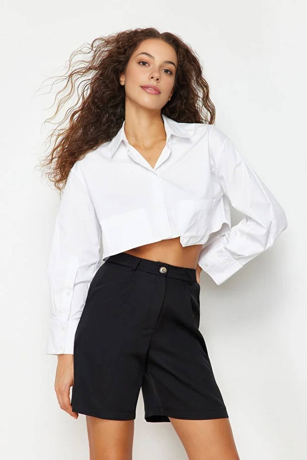 Wovcor Tailored Regular Fit Woven Shorts With Pocket Detail In Black Wovcor Tailored Regular Fit Woven Shorts With Pocket Detail In Black