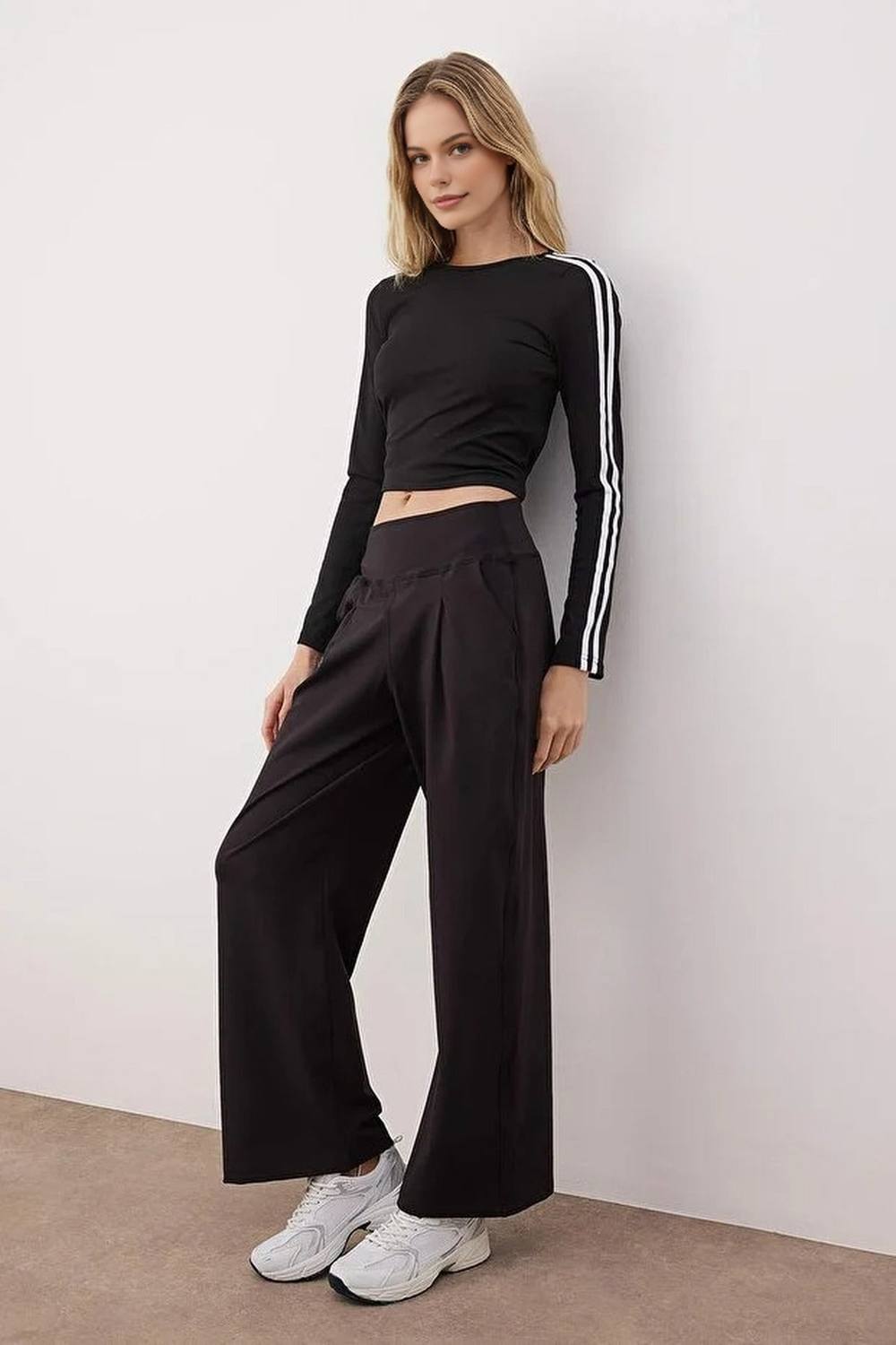 Wovcor High Waist Pleated Wide Leg Brushed Knit Sports Joggers In Black