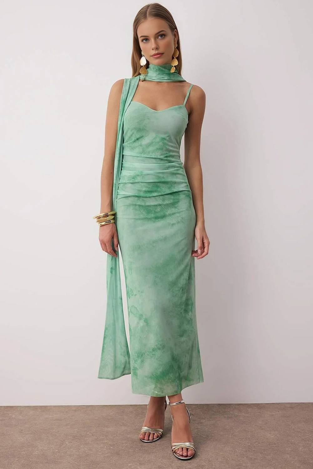 Wovcor Tie Dye Sweetheart Neck Strappy Midi Dress With Scarf In Green Wovcor Tie Dye Sweetheart Neck Strappy Midi Dress With Scarf In Green
