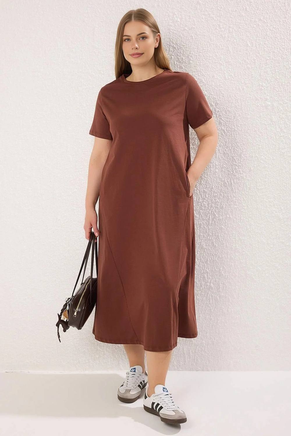 Wovcor Crew Neck Relaxed Fit Shirt Maxi Dress With Pockets In Brown