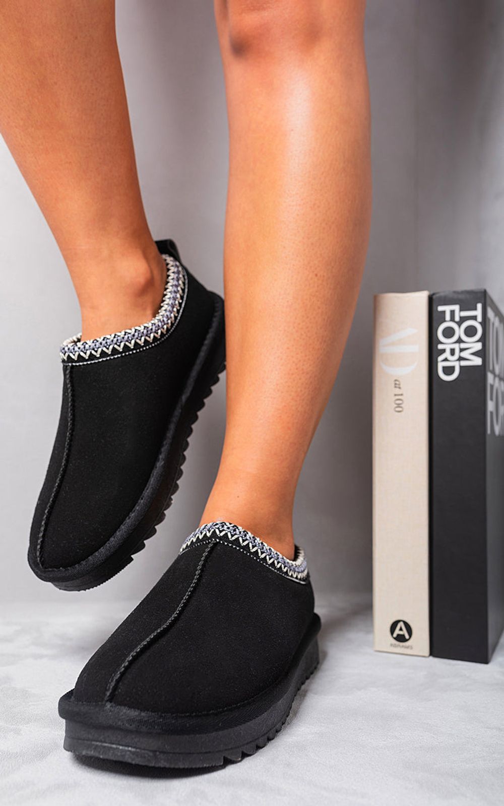 Faux Suede Fur Lined Platform Slippers – Stylish & Comfy – High-Quality Craftsmanship – black