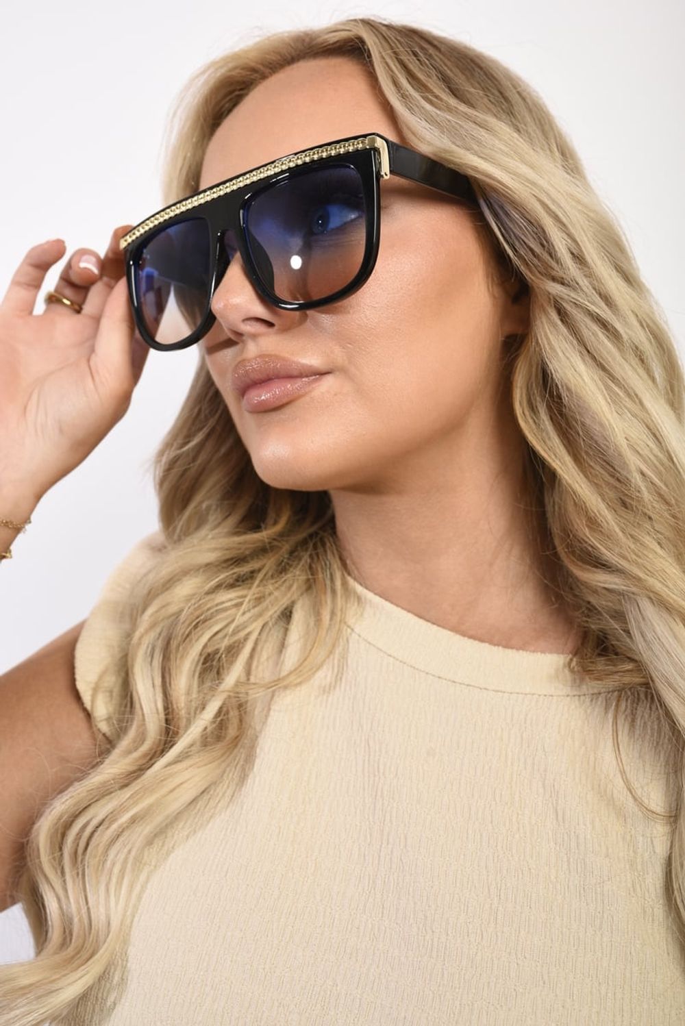 Luxurious Square Oversized Sunglasses with Gold Stripe Luxurious Square Oversized Sunglasses with Gold Stripe
